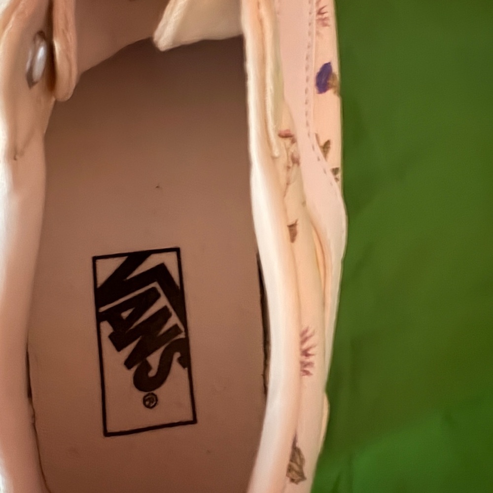 Vans Cream Low-Top Sneakers with Floral Accents - Picture 6 of 9